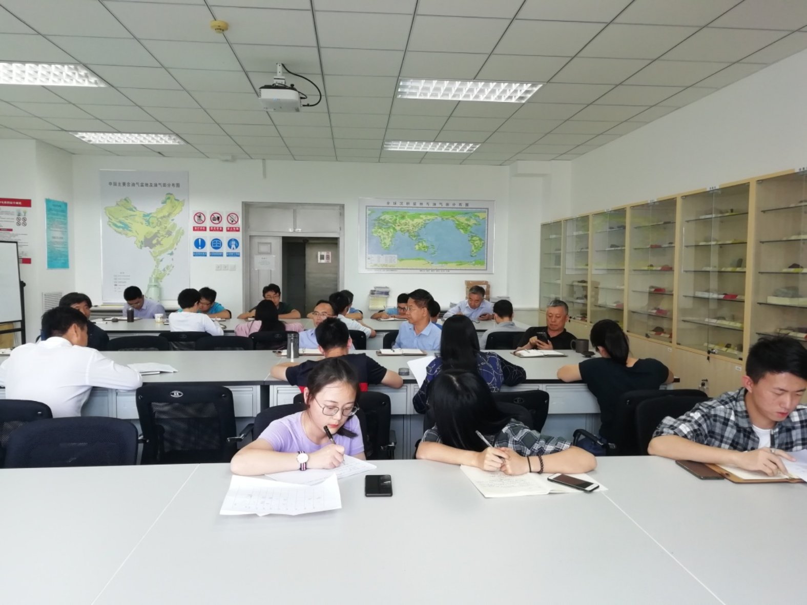 C:\gg\支部事情\2019\9\学校“不忘初心 切记使命”主题教育活动\新闻稿\IMG_20190919_141623.jpg