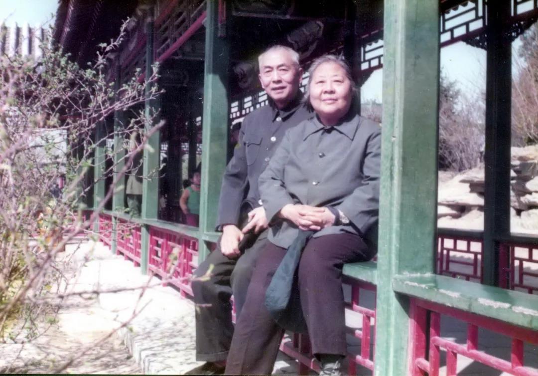 3b74ec9b4a014c34a49ff4fb5f2f4e70.jpg 3b74ec9b4a014c34a49ff4fb5f2f4e70.jpg