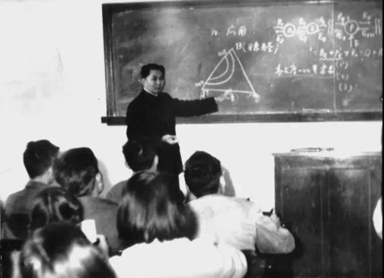 70881a4a864445029b10ff3d42ce51bf.jpg 70881a4a864445029b10ff3d42ce51bf.jpg