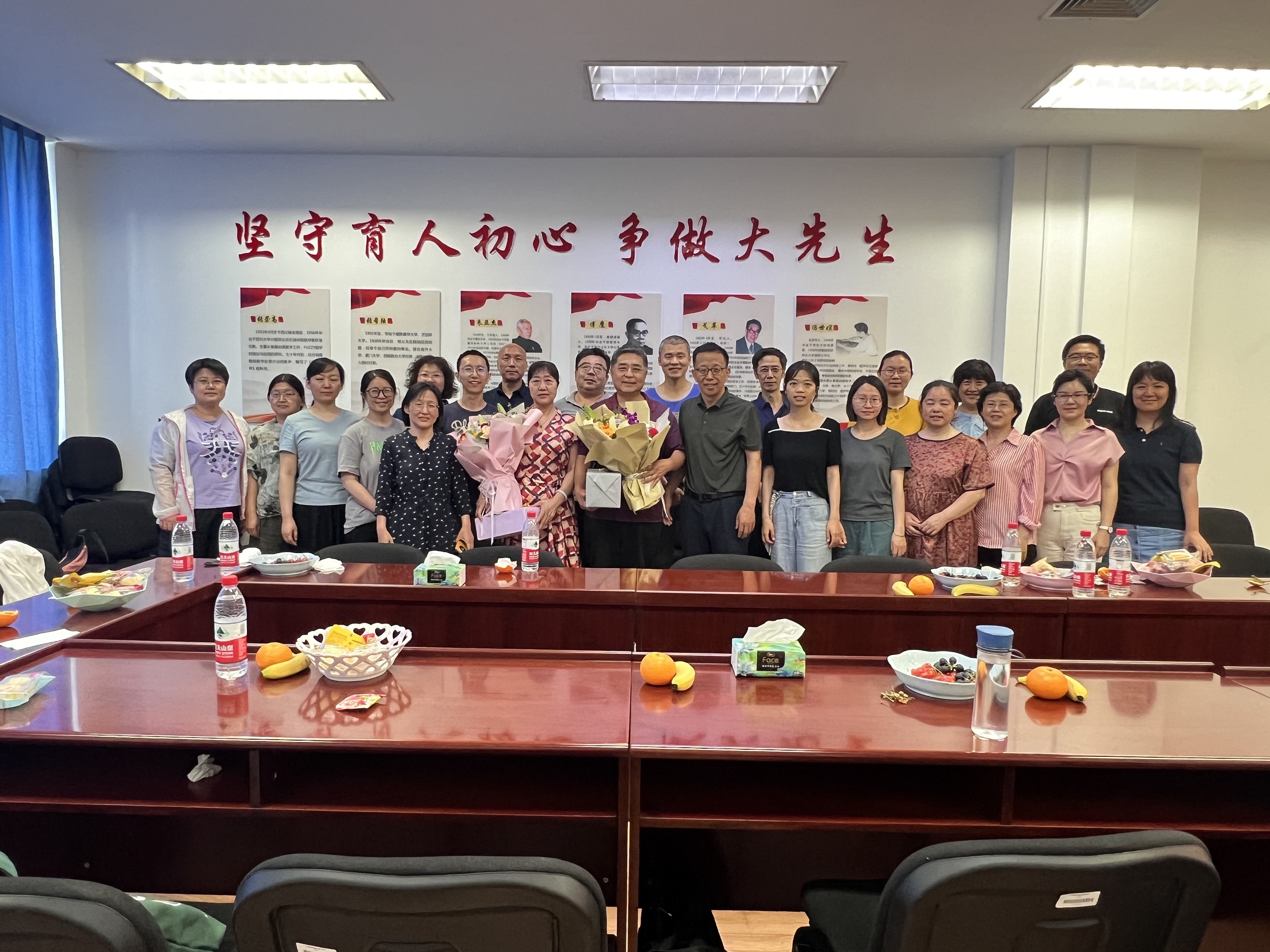 张国林 孟庆民两位先生退休合照1.jpg